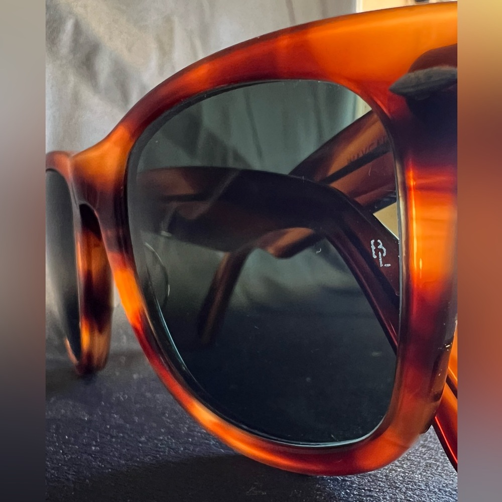 Vintage Ray-ban wayfarer sunglasses